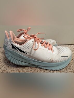 ALTRA women’s Altrafwd Experience Running Shoes, Size 9
